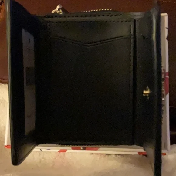 Brand New Kate Spade Floral wallet with Box - Picture 3 of 5